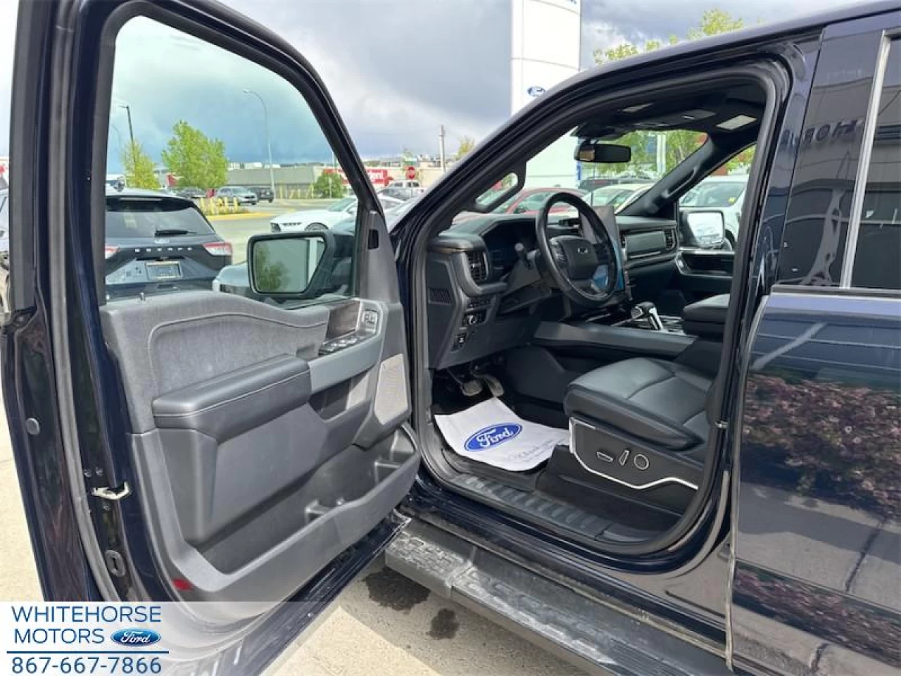 2023 Ford F-150 Lightning Lariat Main Image