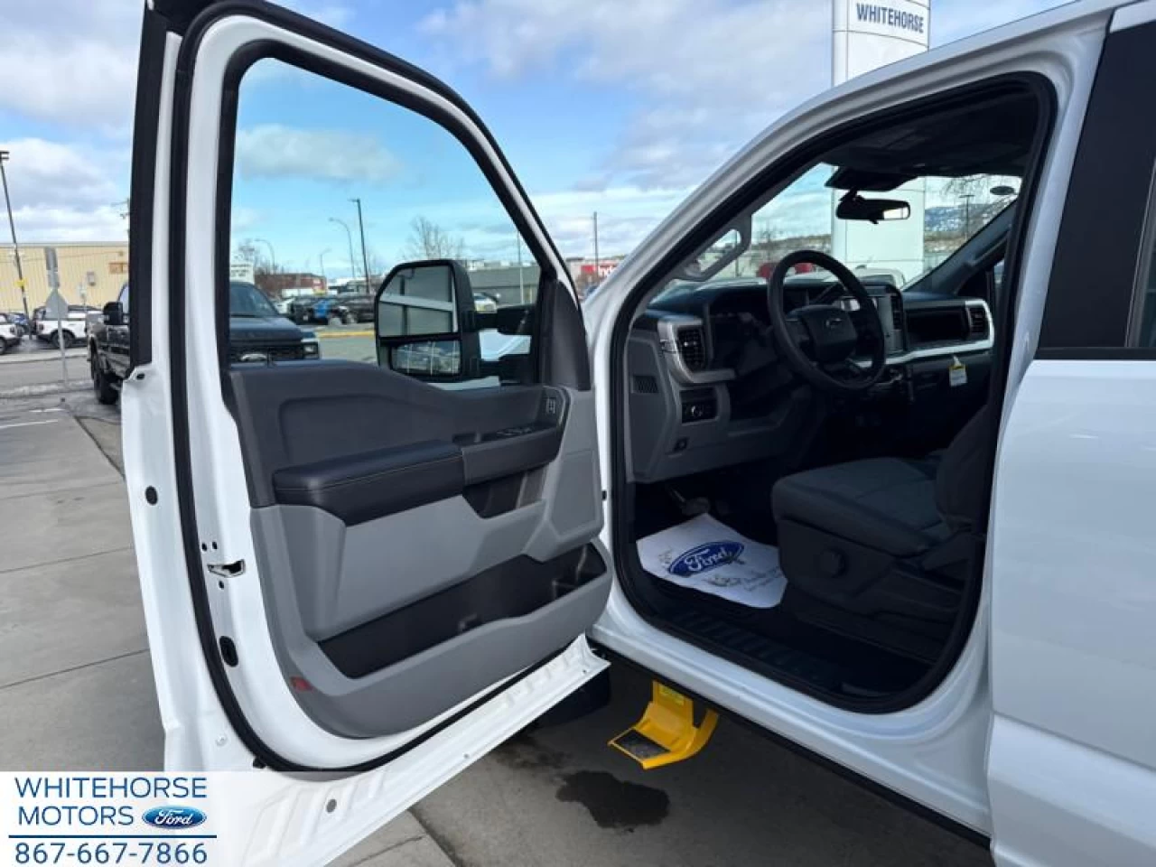 2025 Ford F-250 Super Duty XL Main Image