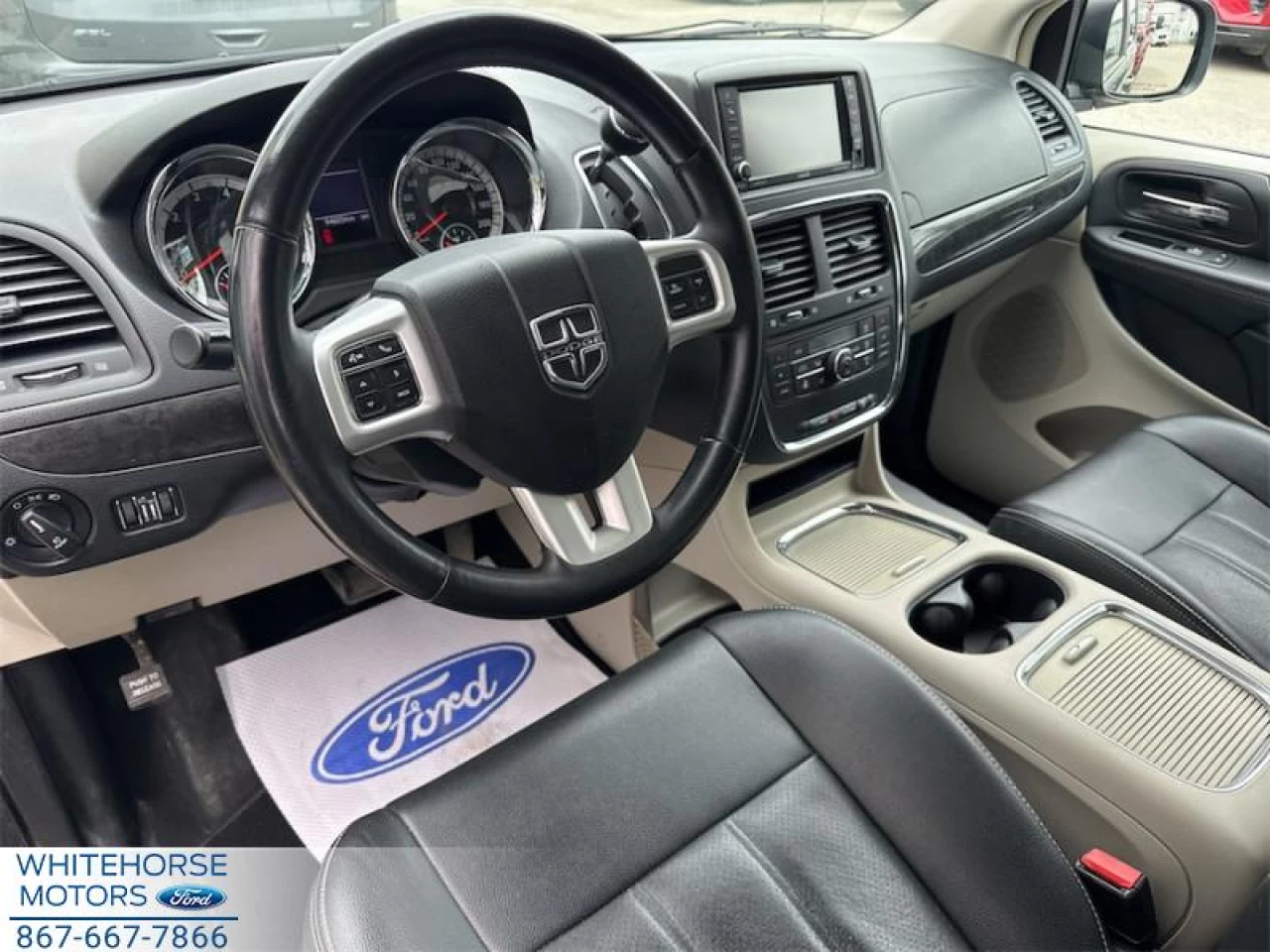 2017 Dodge Grand Caravan Crew Plus Main Image