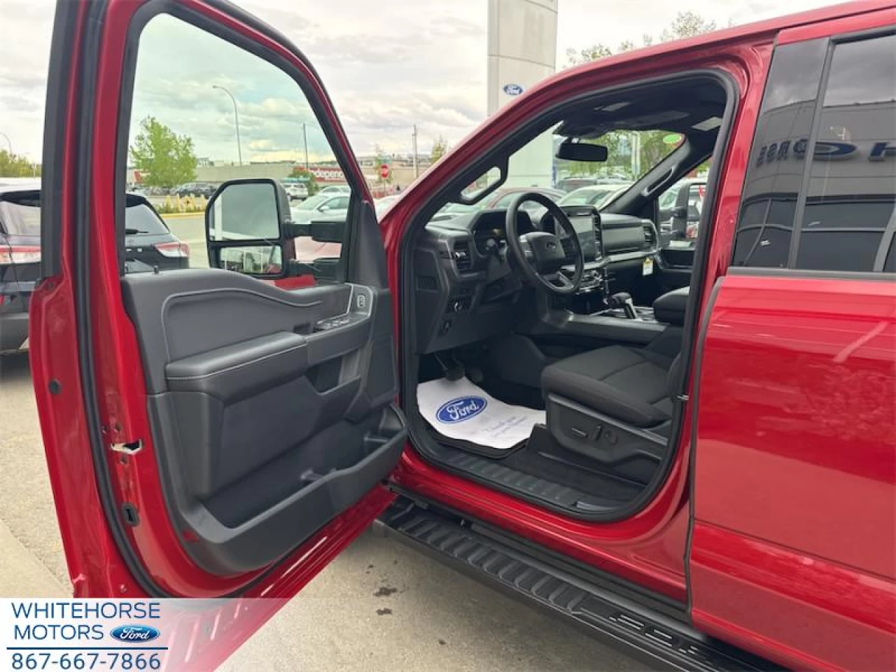 2025 Ford F-150 XLT Main Image