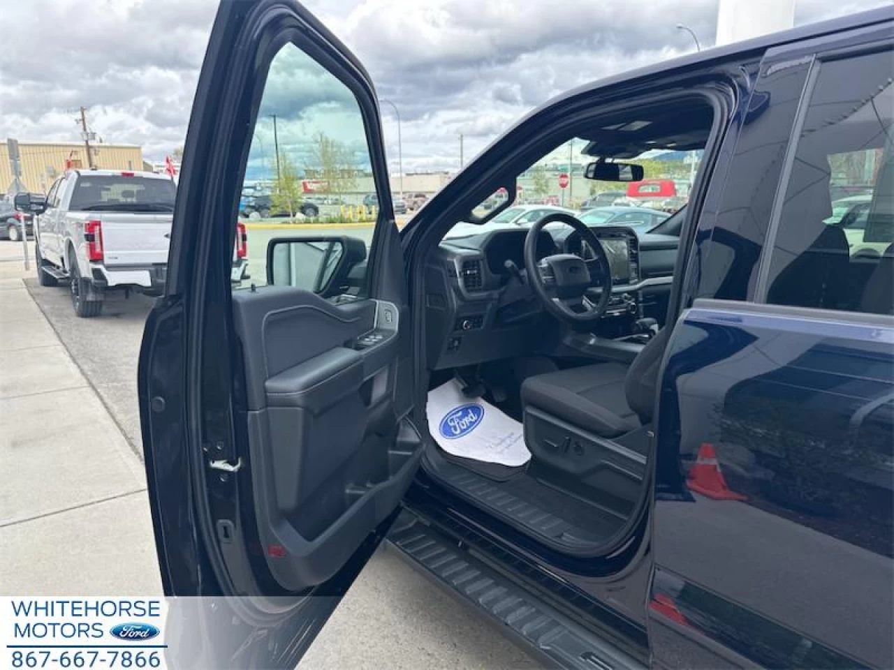 2025 Ford F-150 XLT Main Image