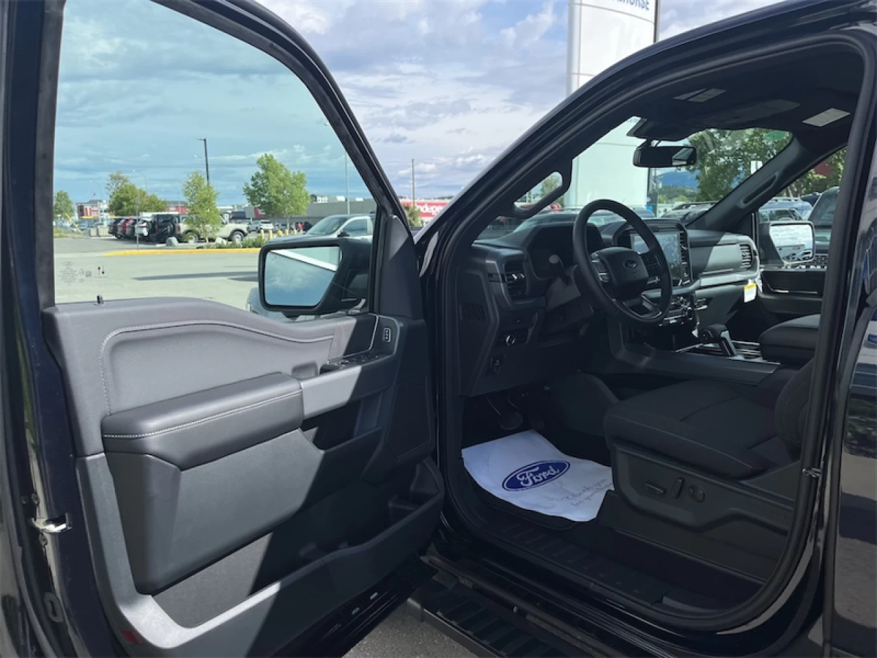 2026 Ford F-150 XLT Main Image