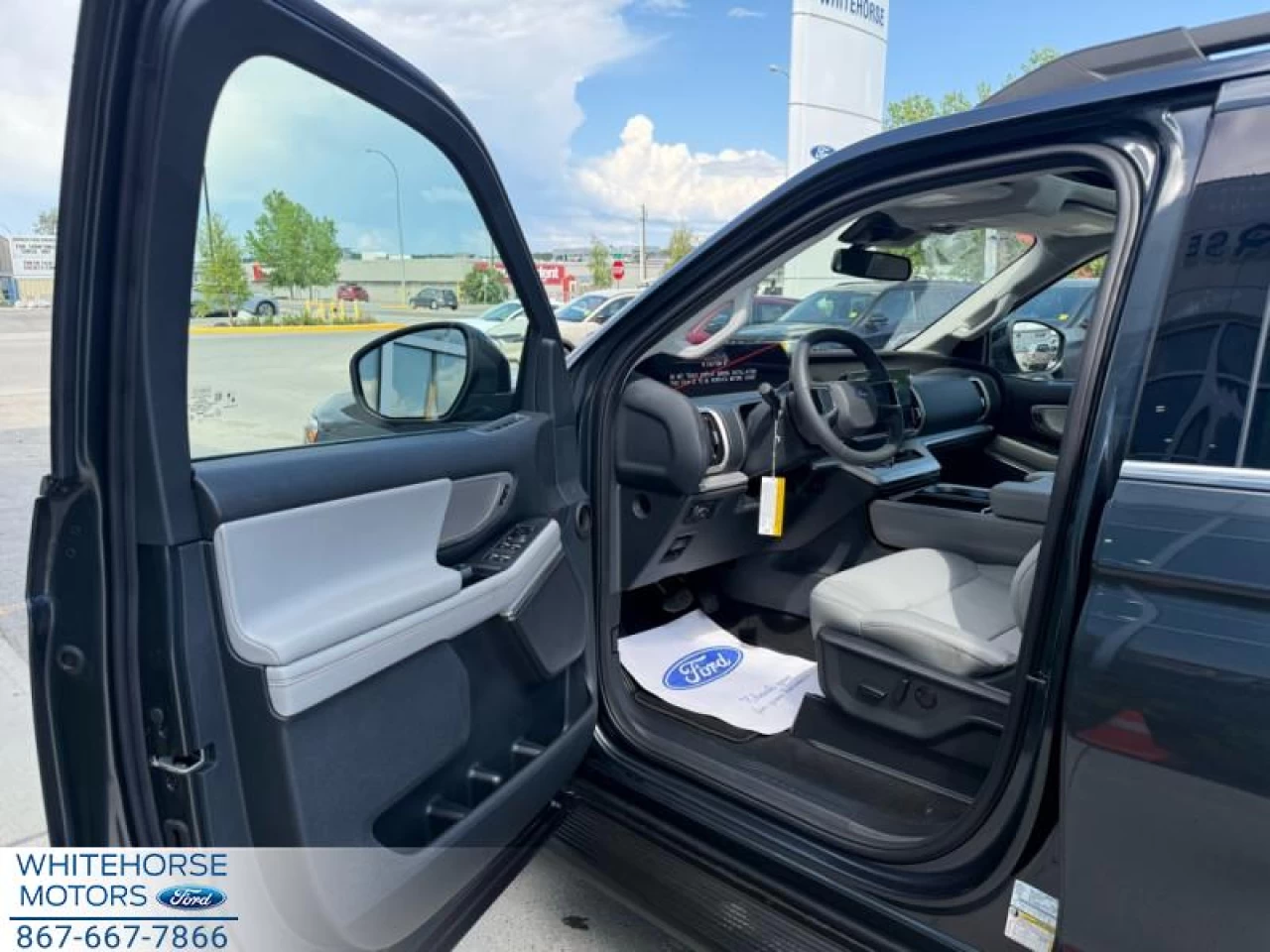 2025 Ford Expedition Active Main Image