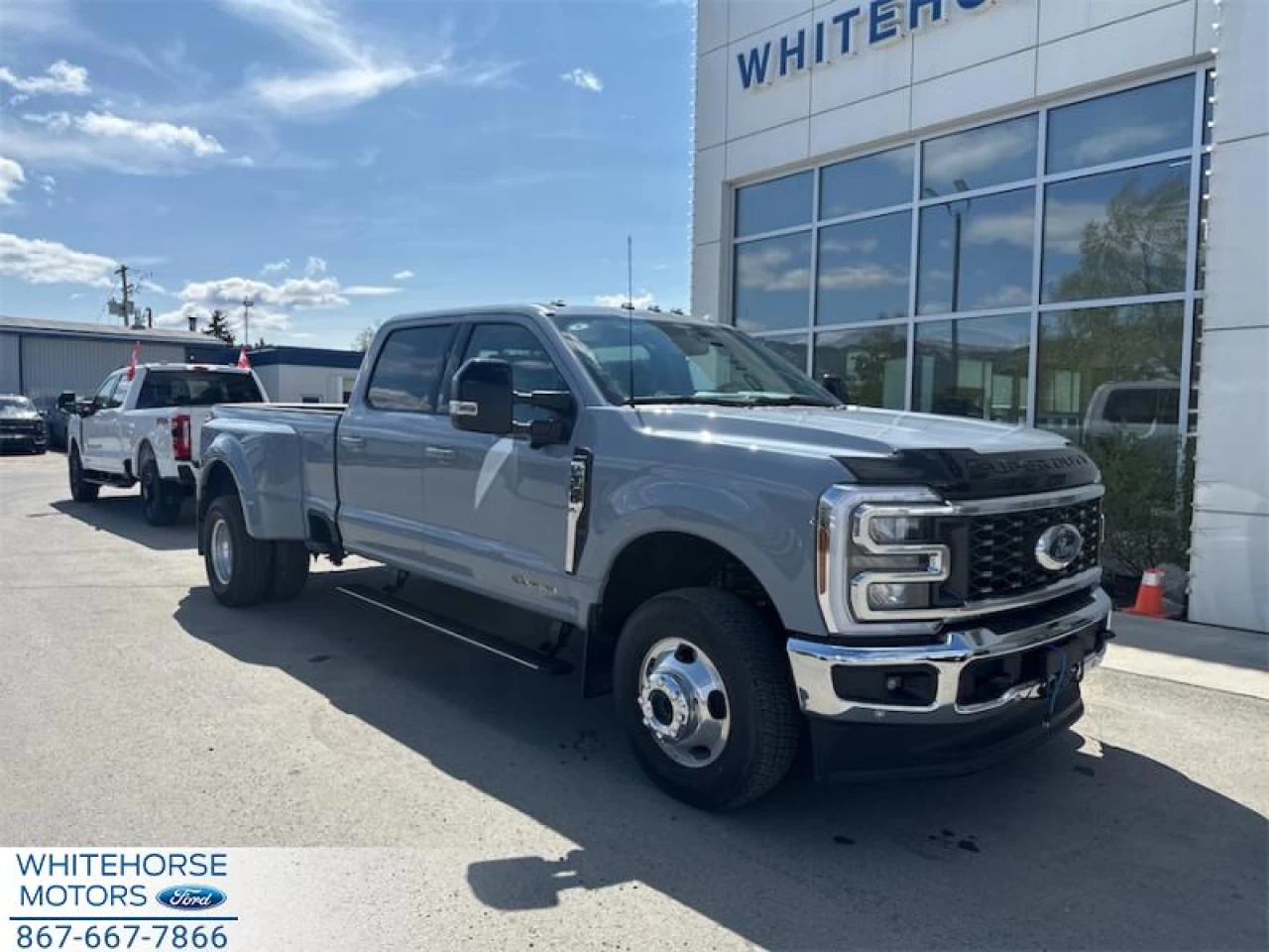 2025 Ford F-350 Super Duty Lariat Main Image