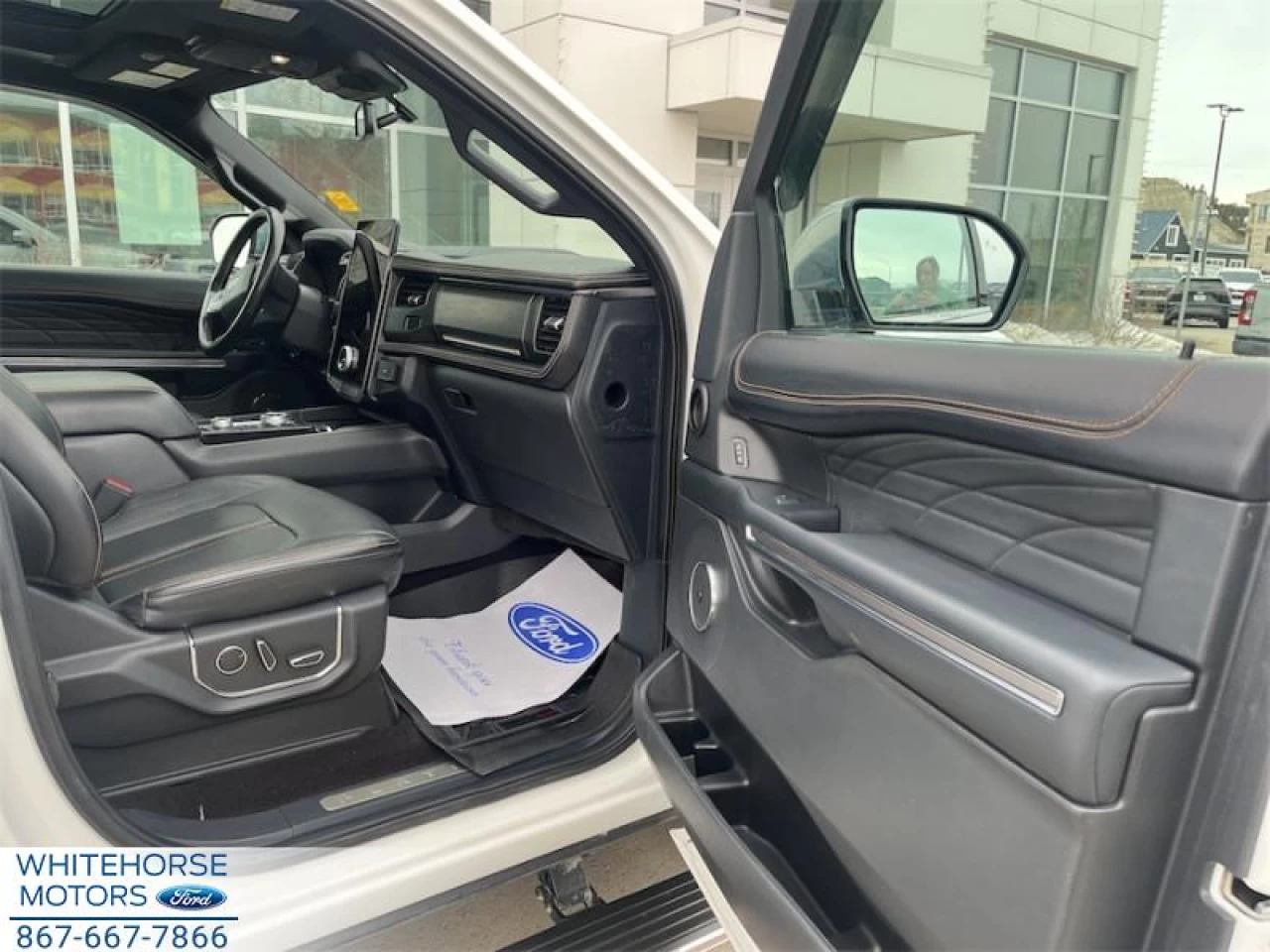 2022 Ford Expedition Max Platinum Main Image