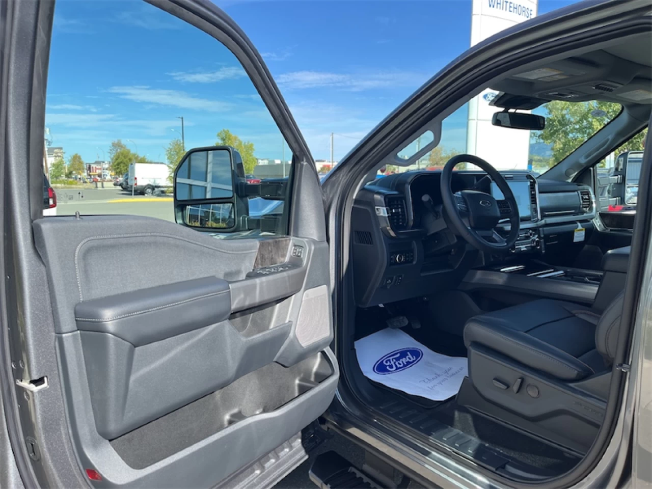 2026 Ford F-250 Super Duty Lariat Main Image