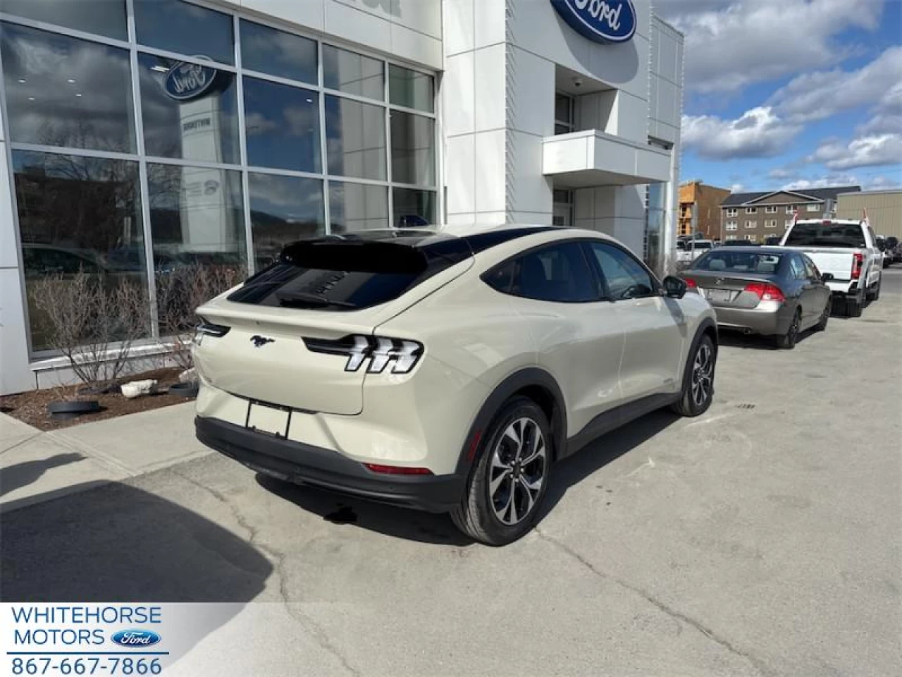 2025 Ford Mustang Mach-E Select AWD Image principale