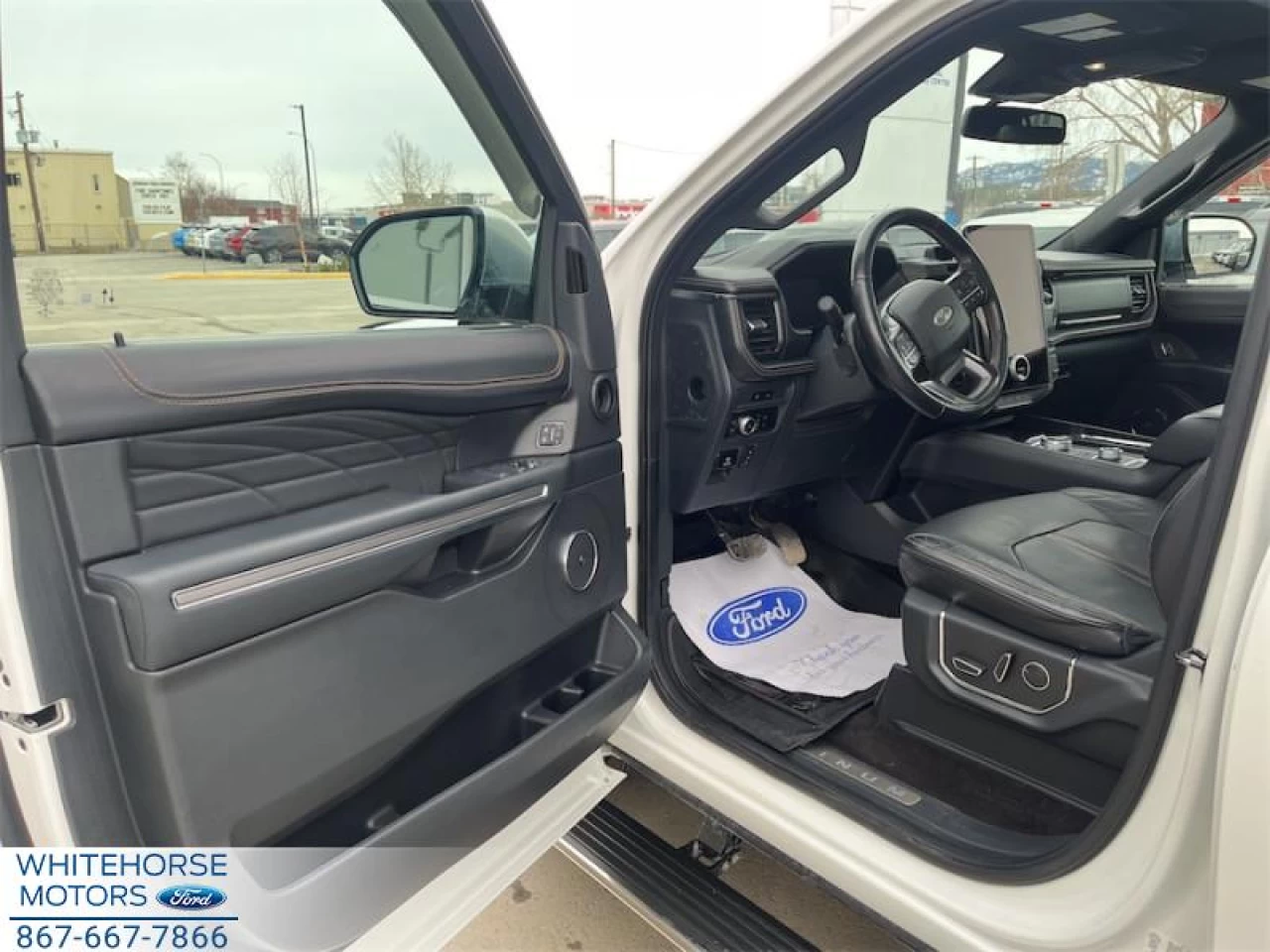 2022 Ford Expedition Max Platinum Main Image