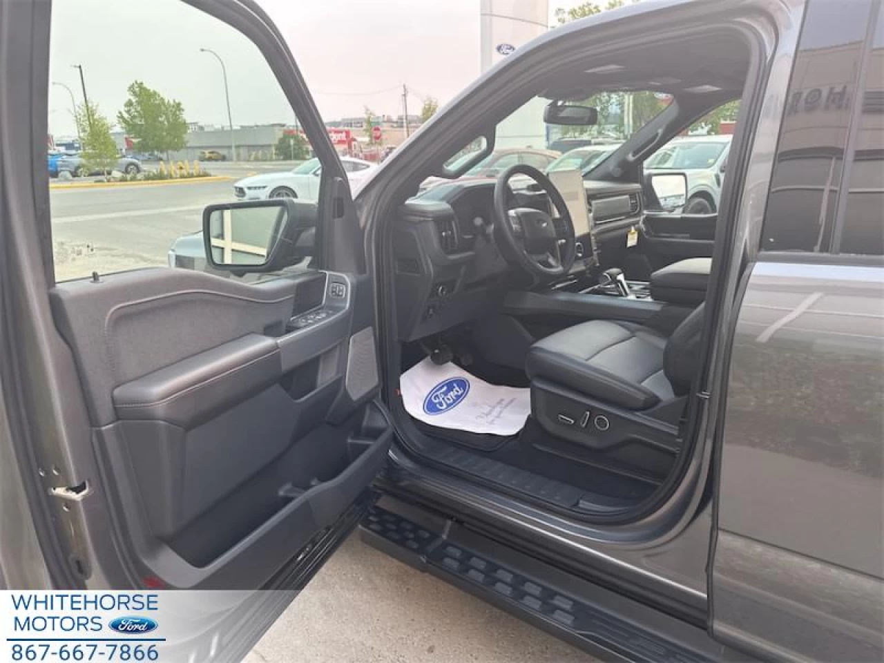 2025 Ford F-150 Lightning Lariat Main Image