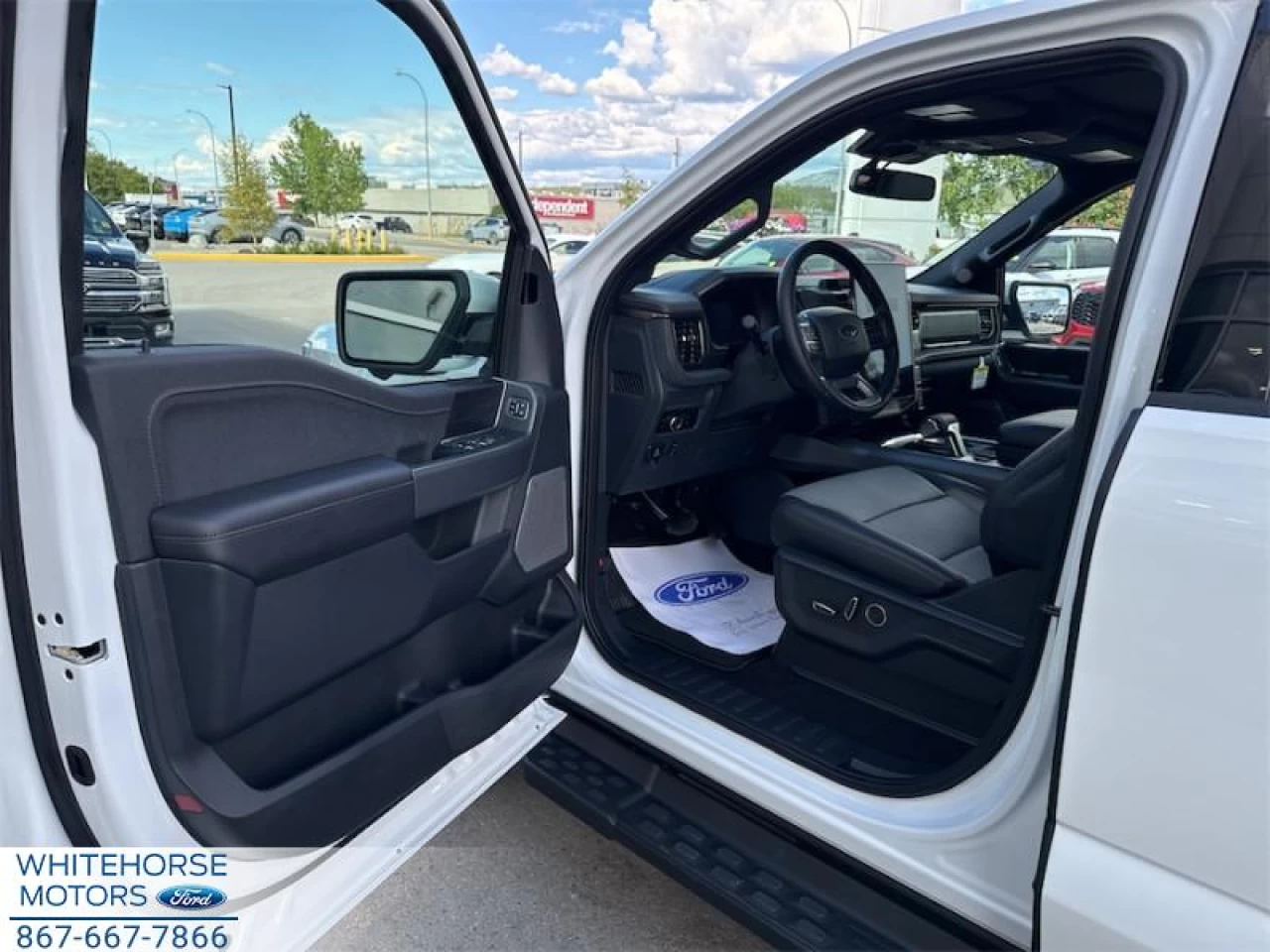 2025 Ford F-150 Lightning Lariat Main Image