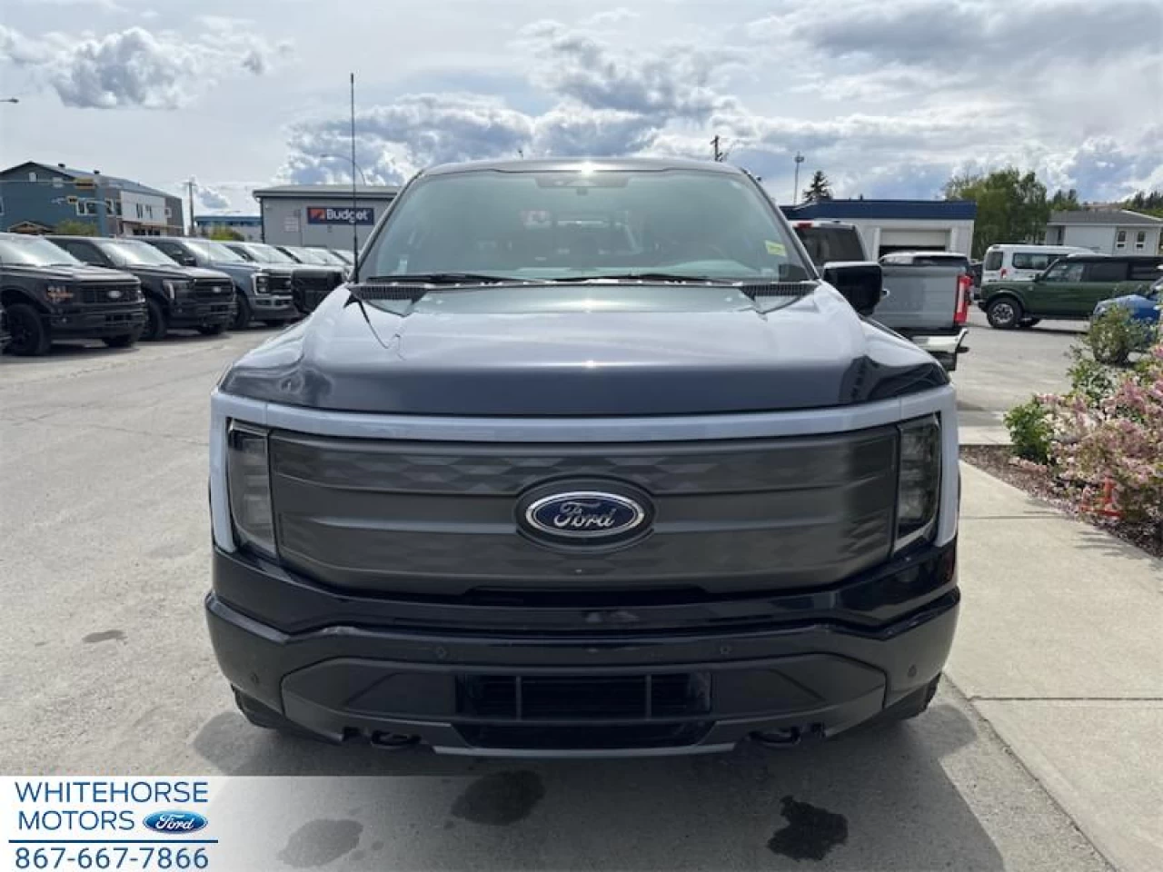 2023 Ford F-150 Lightning Lariat Main Image