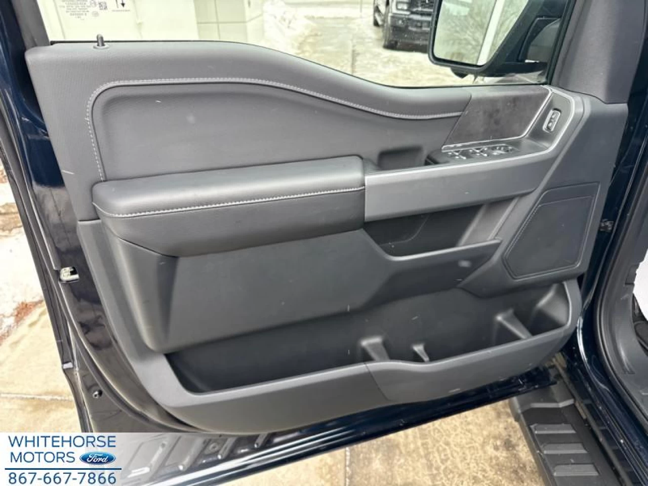 2025 Ford F-150 XLT Main Image