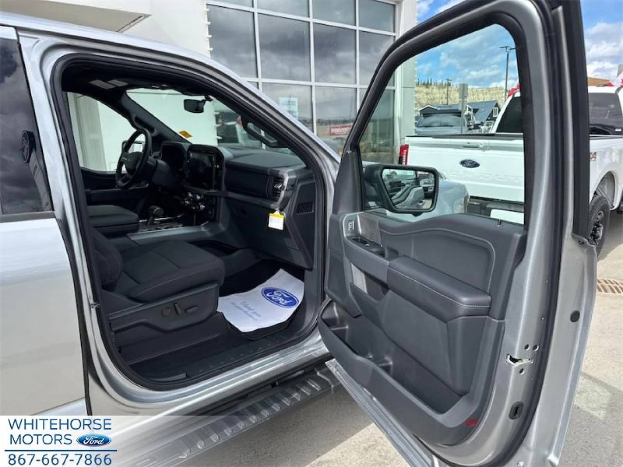2025 Ford F-150 XLT Main Image