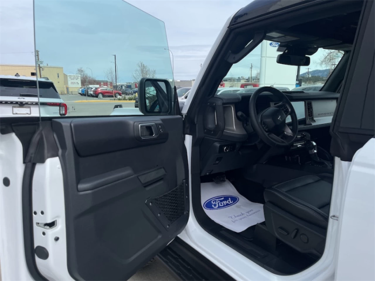 2026 Ford Bronco Outer Banks Main Image