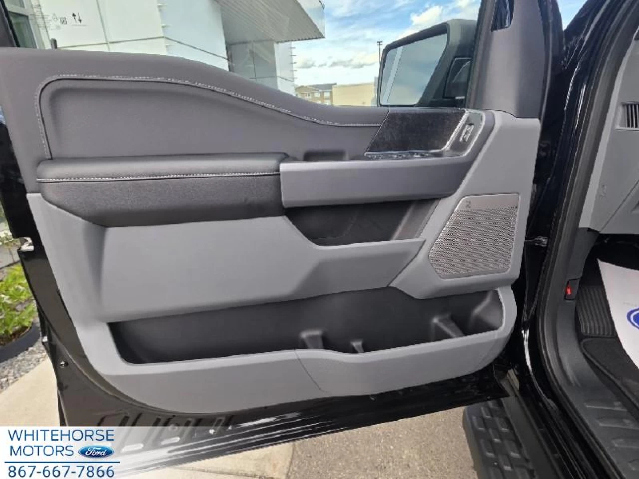 2025 Ford F-150 Lightning Flash Image principale