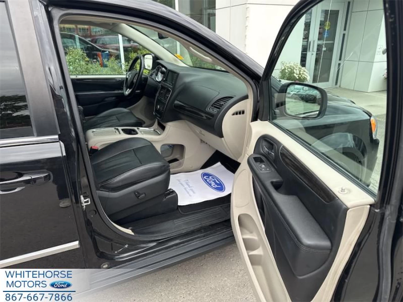 2017 Dodge Grand Caravan Crew Plus Main Image