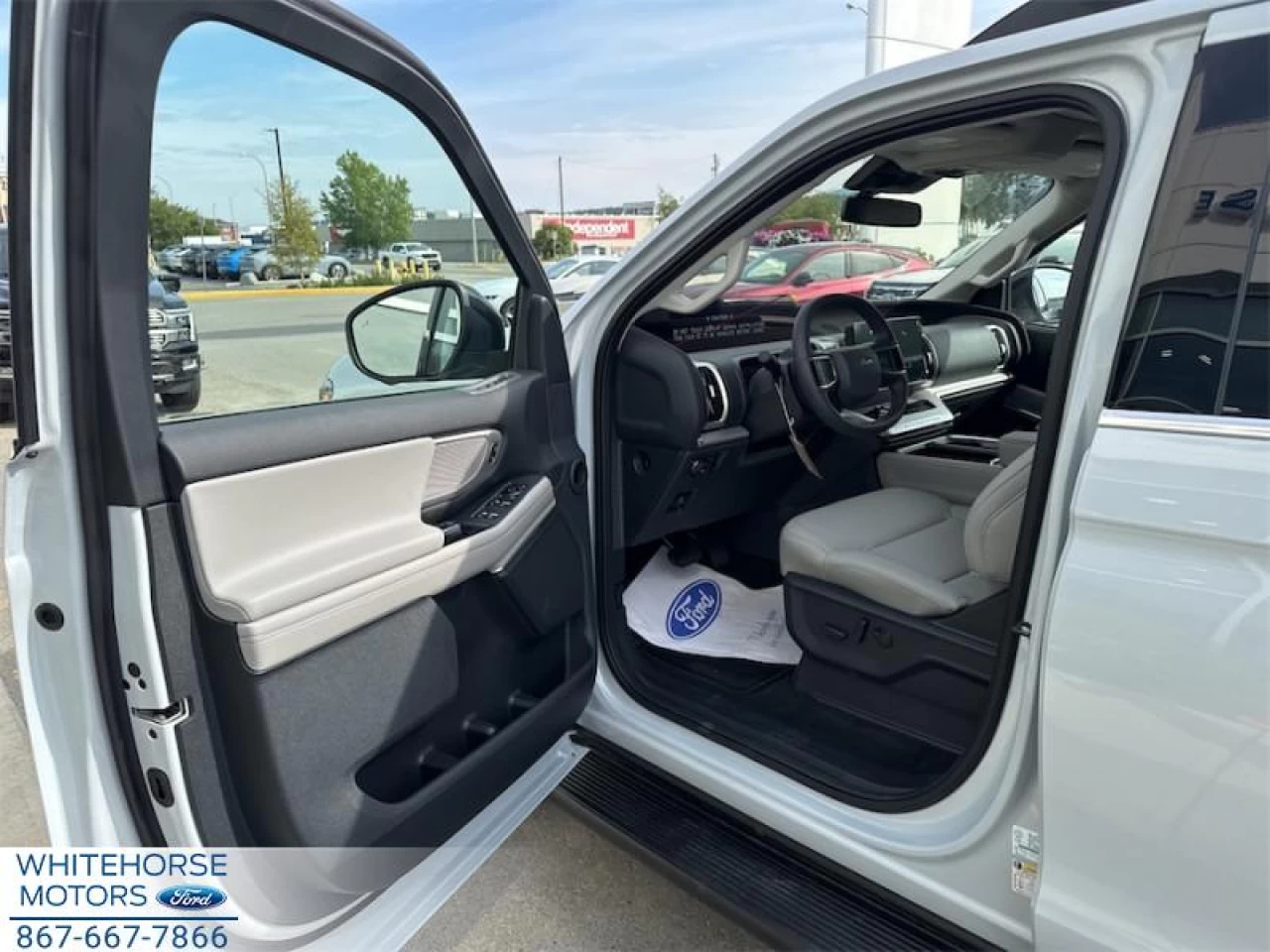 2025 Ford Expedition Active Main Image