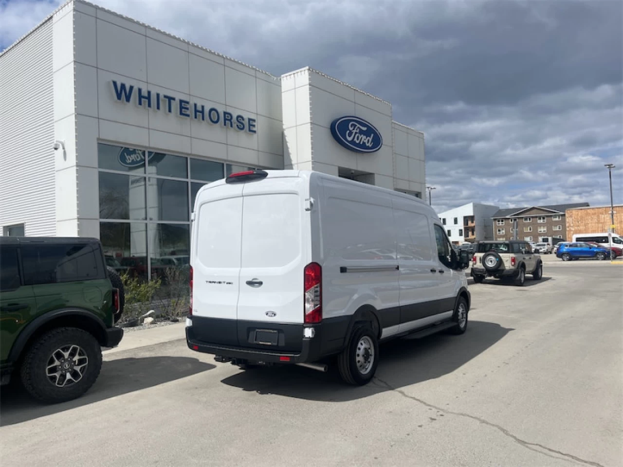 2026 Ford Transit-250 148 WB Medium Roof Cargo Image principale