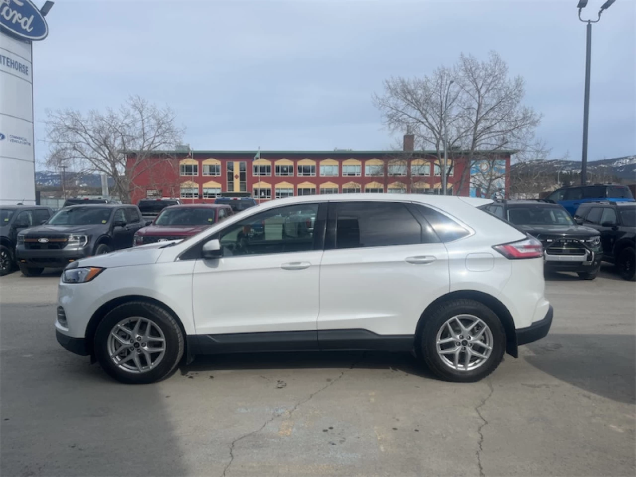2024 Ford Edge SEL Main Image