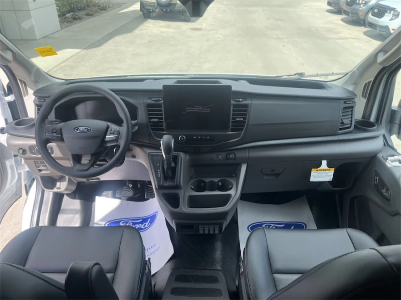 2026 Ford Transit-250 148 WB Medium Roof Cargo Image principale