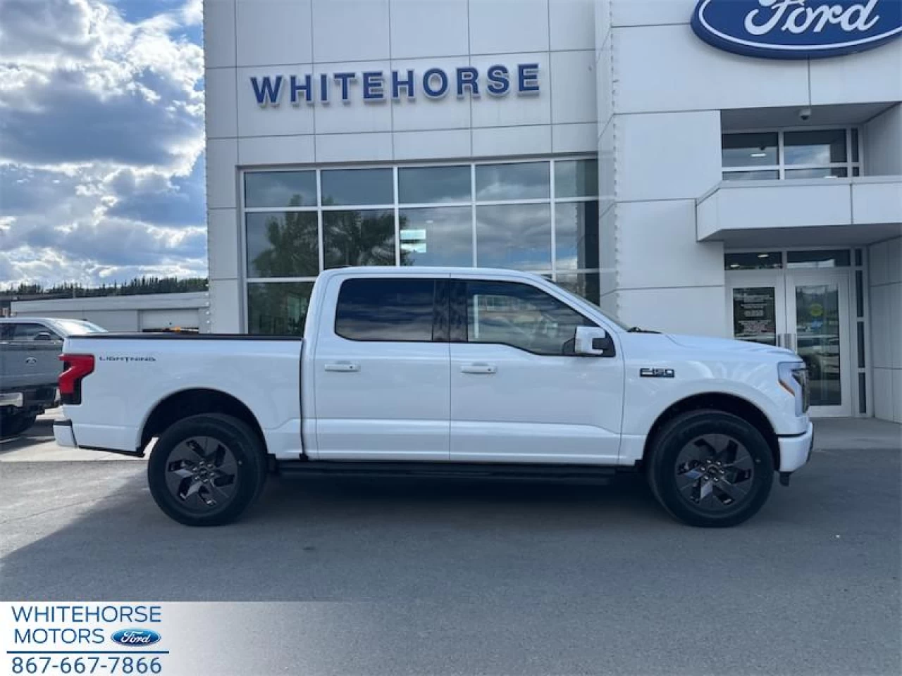 2025 Ford F-150 Lightning Lariat Main Image