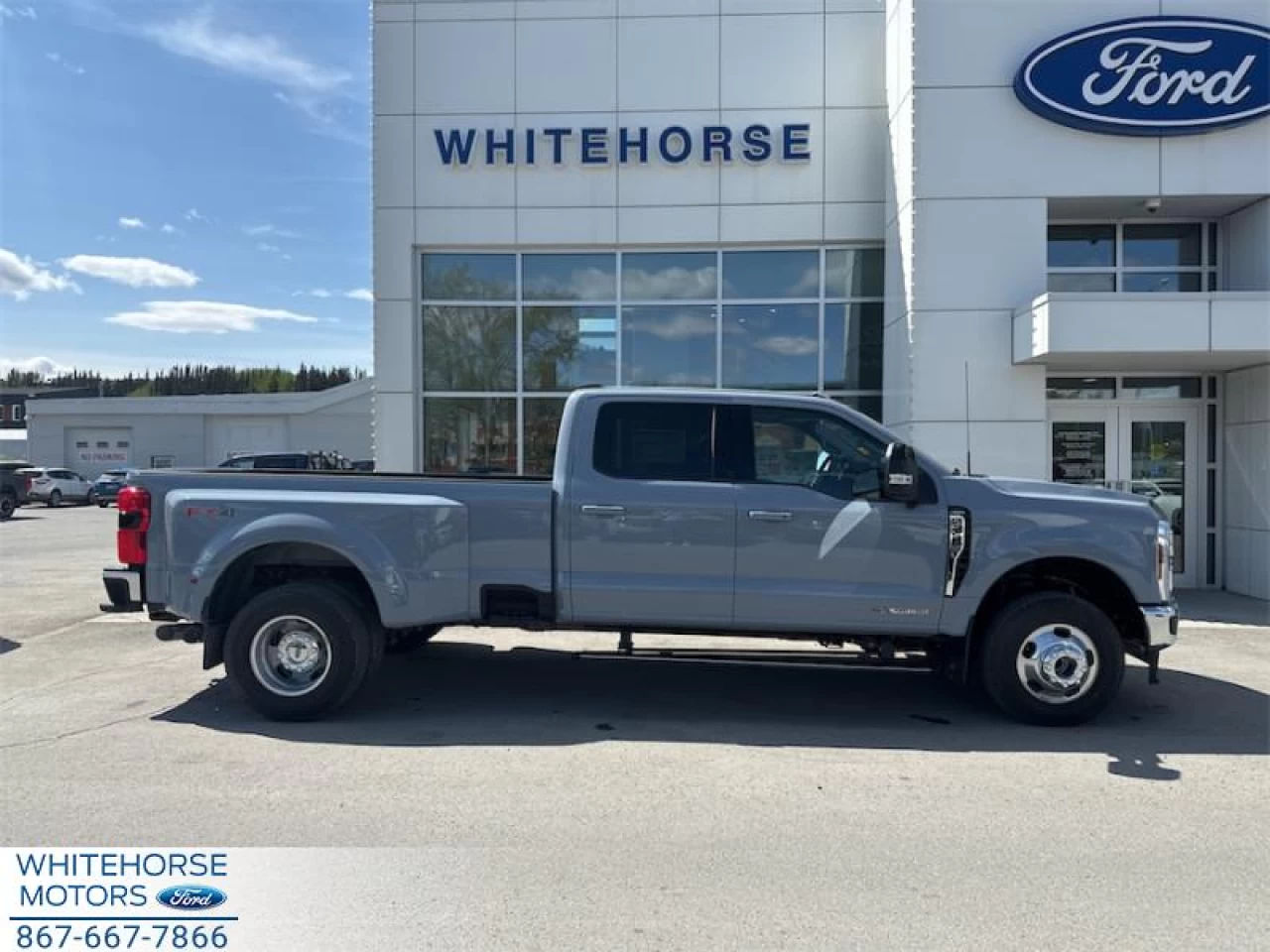 2025 Ford F-350 Super Duty Lariat Main Image