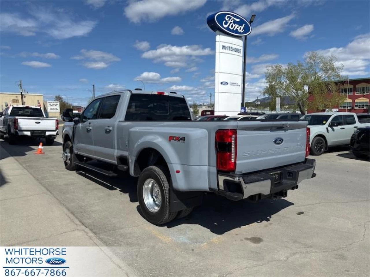 2025 Ford F-350 Super Duty Lariat Main Image