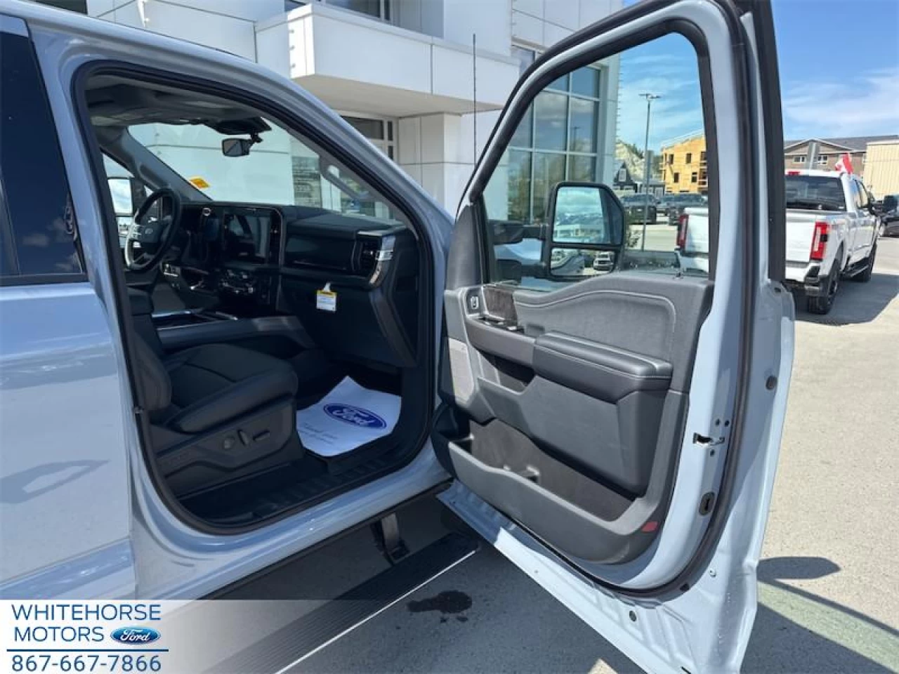 2025 Ford F-350 Super Duty Lariat Main Image