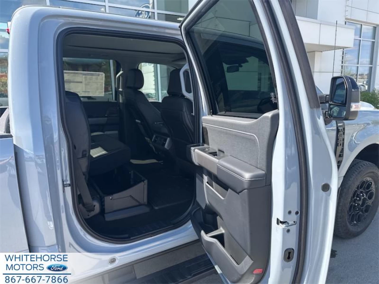 2025 Ford F-350 Super Duty LARIAT Image principale