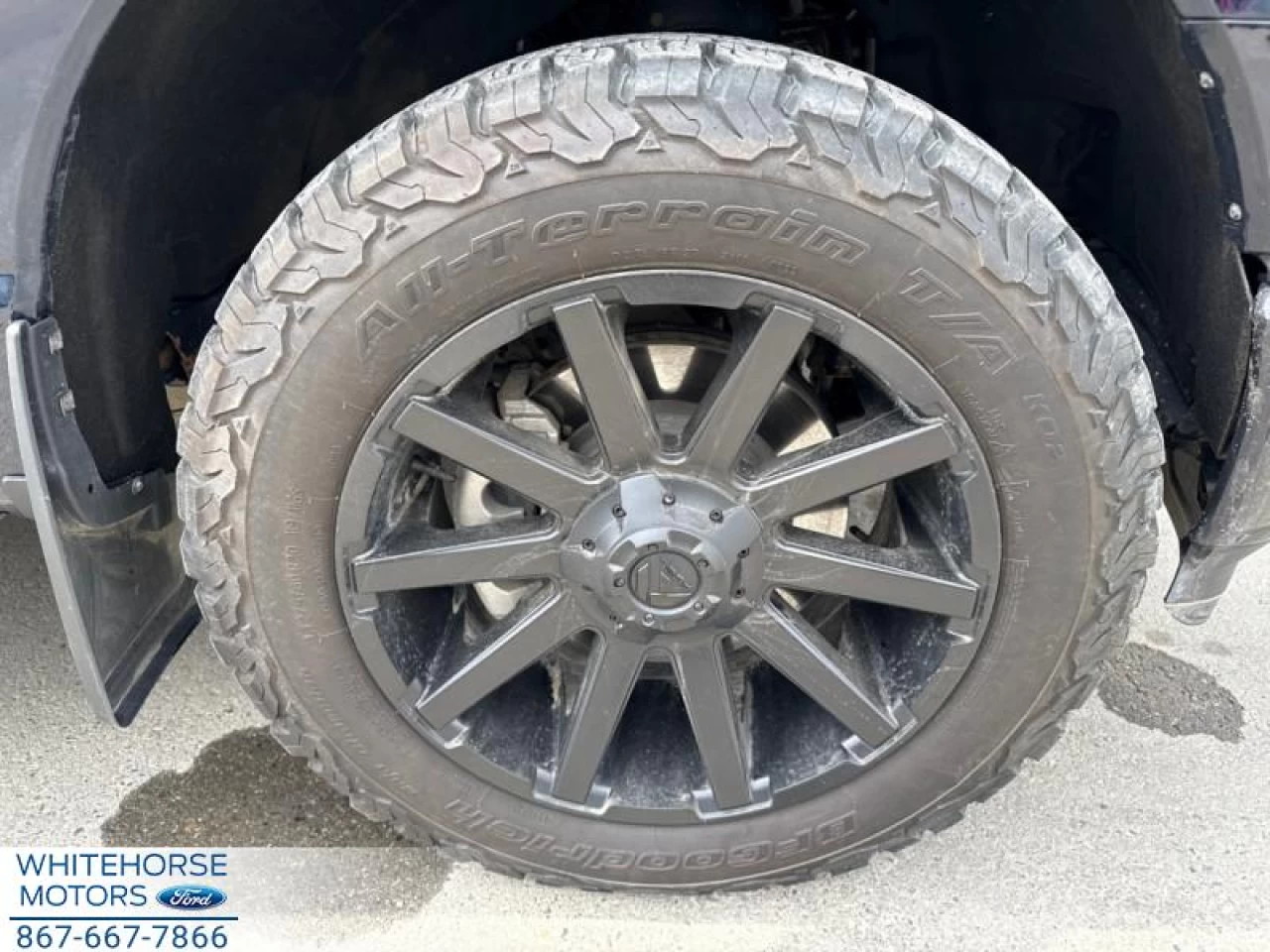 2023 Ford F-150 Lightning Lariat Main Image