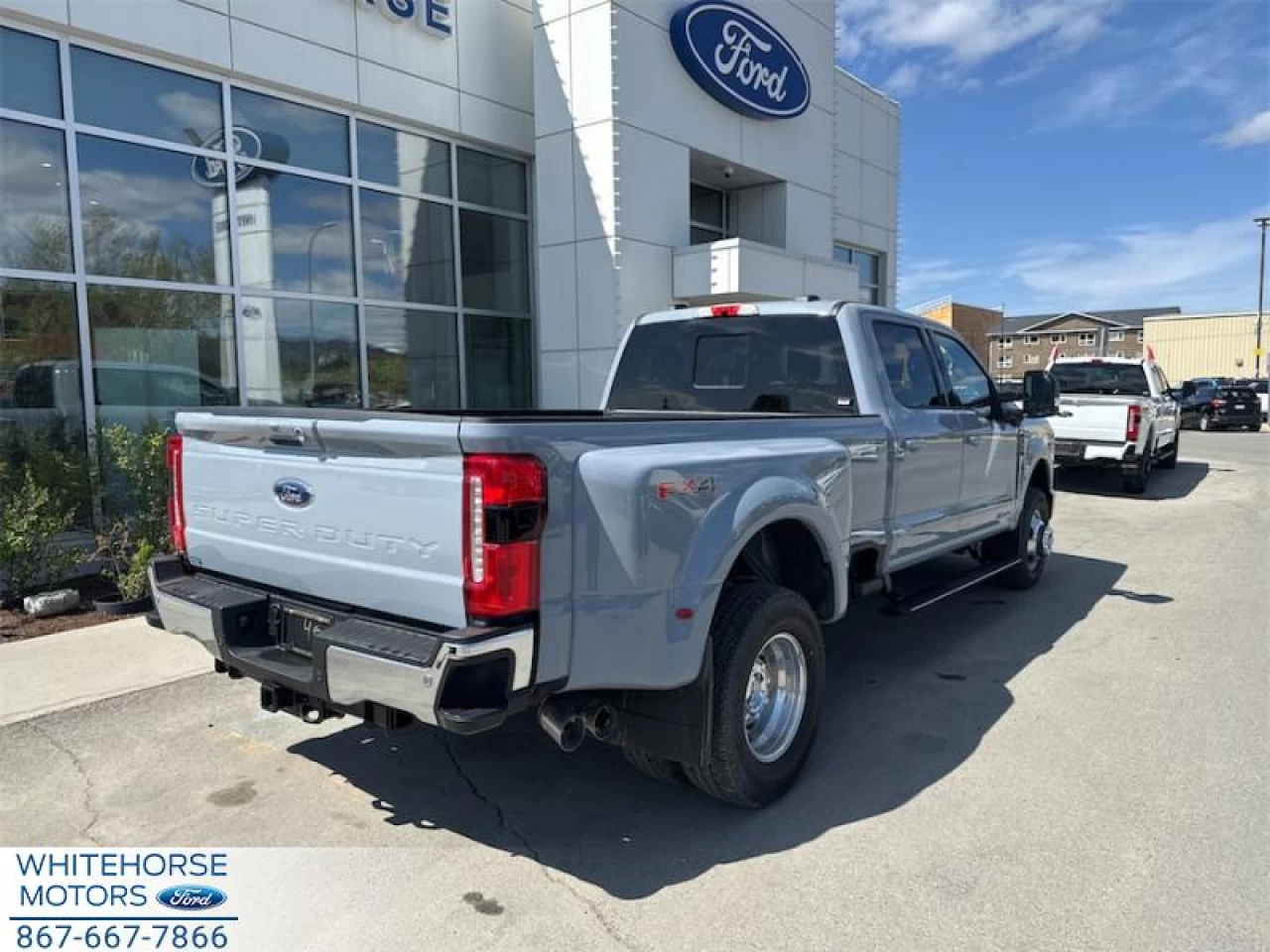 2025 Ford F-350 Super Duty Lariat Main Image