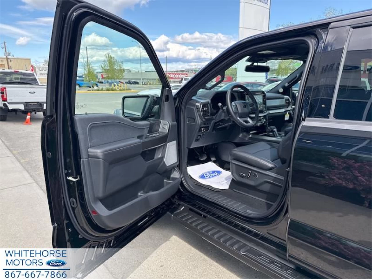 2025 Ford F-150 Lariat Main Image