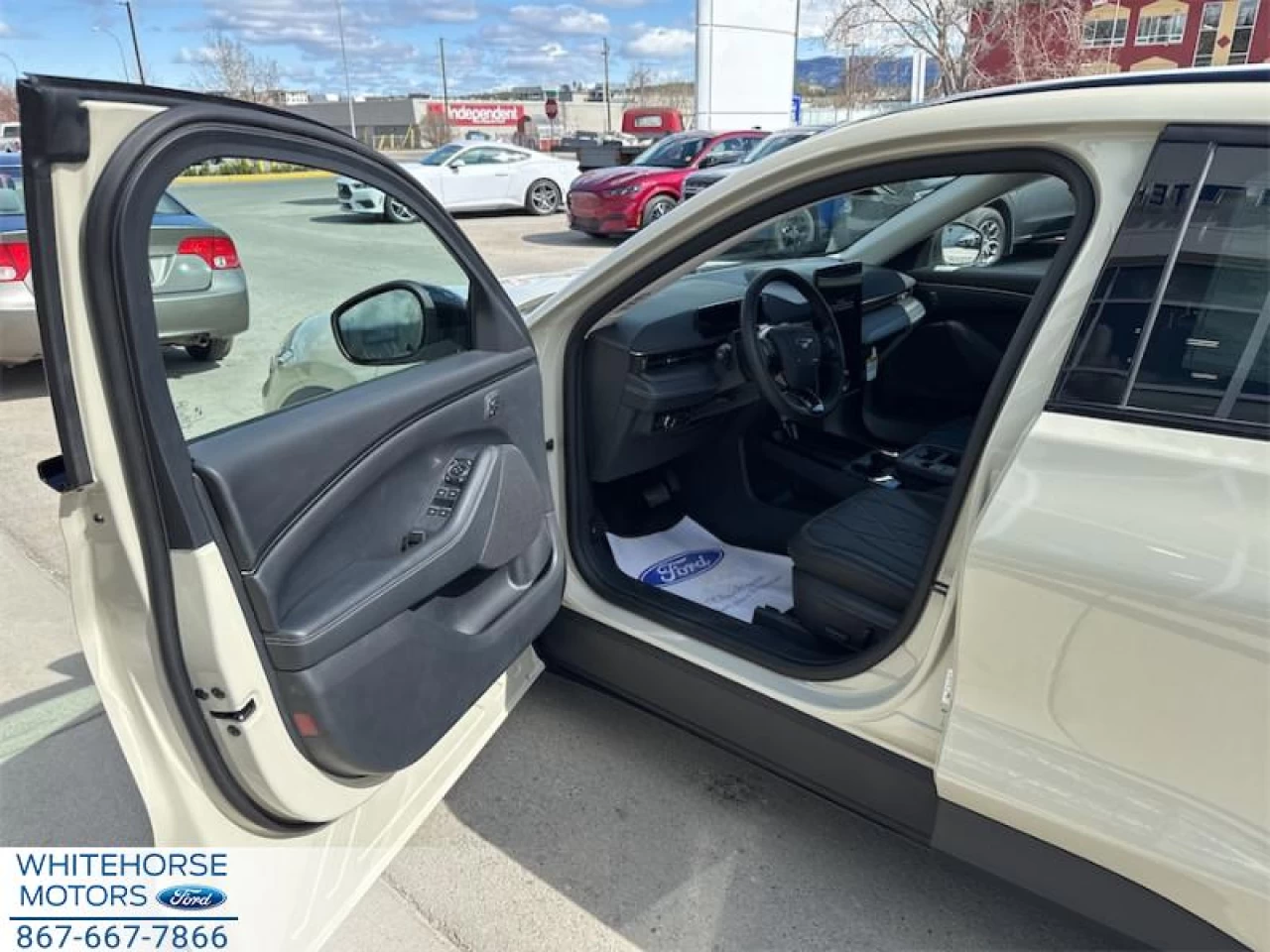 2025 Ford Mustang Mach-E Select AWD Image principale