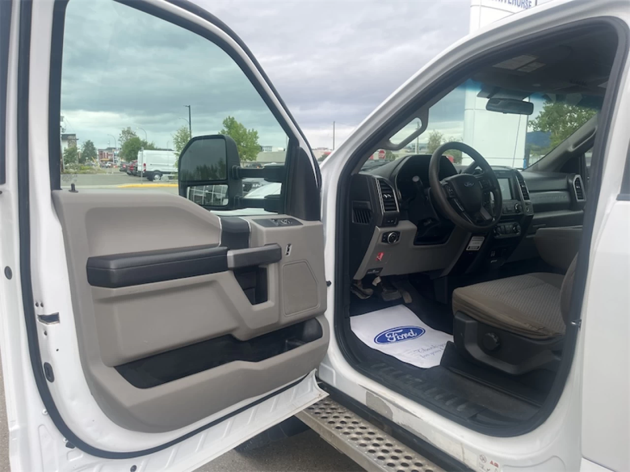 2018 Ford F-550 Chassis Cab 4X4-CHASSIS XLT-169 WB Main Image