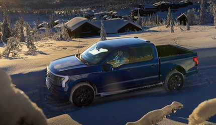 Bannière de New 2024 F-150 Lightning Flash 4WD SuperCrew 5.5' Box in Whitehorse