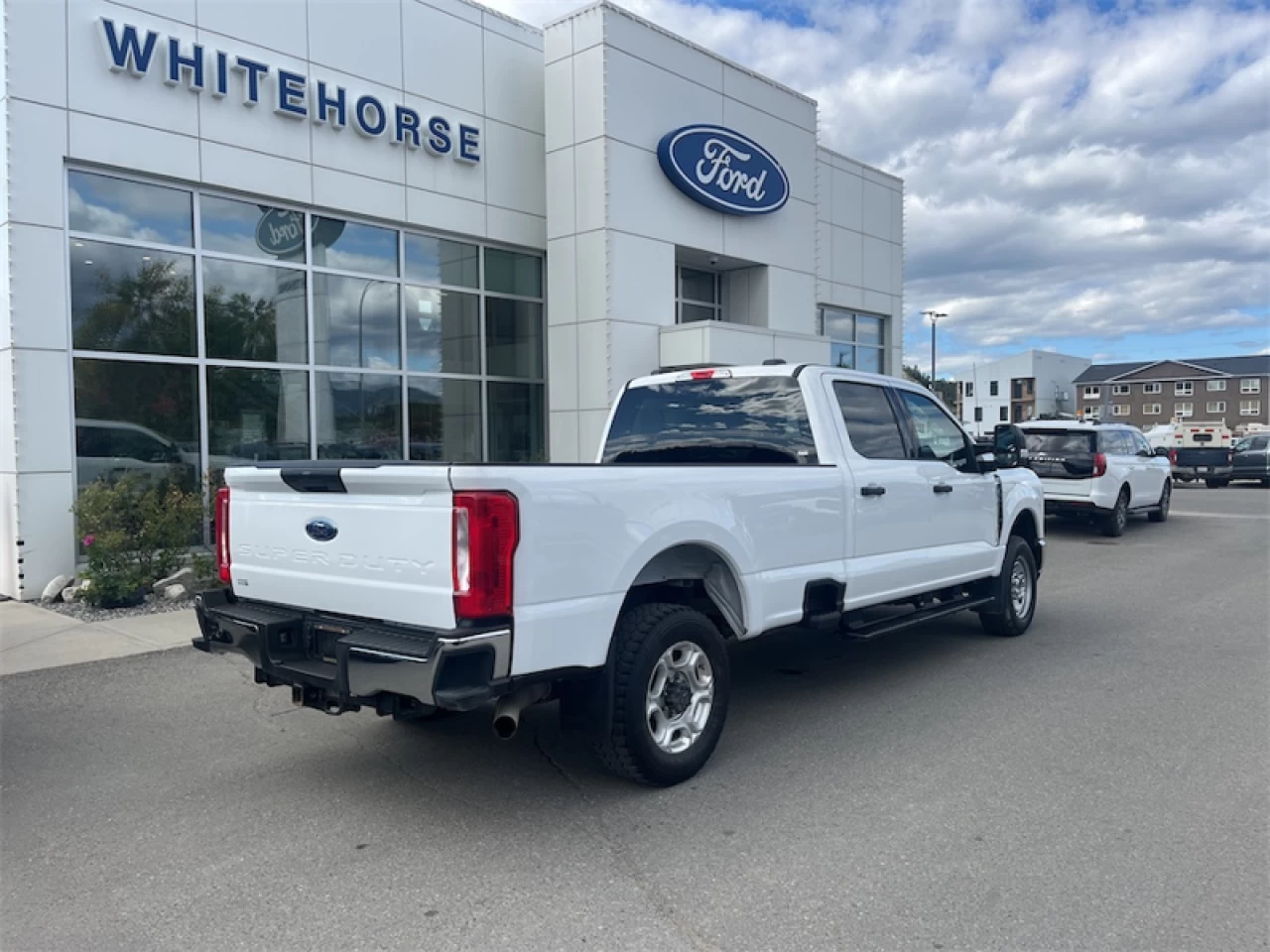2023 Ford F-350 4X4-CREW CAB SRW XLT-176 WB Main Image