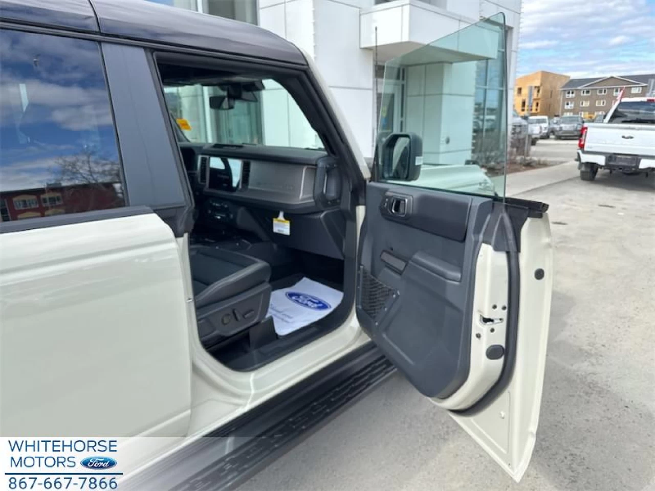 2025 Ford Bronco Outer Banks Main Image