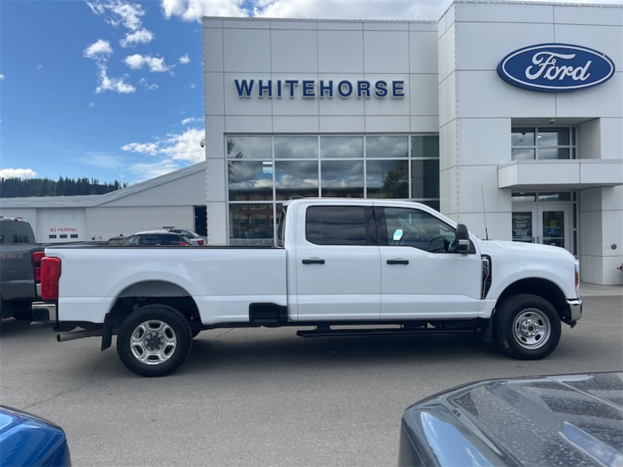 2023 Ford F-350 4X4-CREW CAB SRW XLT-176 WB Main Image