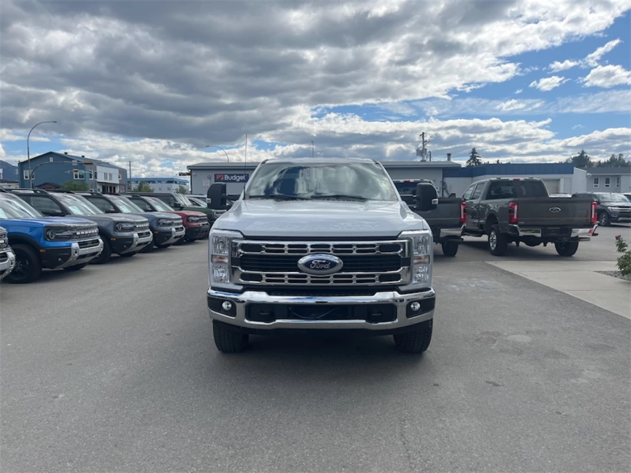 2023 Ford F-350 4X4-CREW CAB SRW XLT-176 WB Main Image
