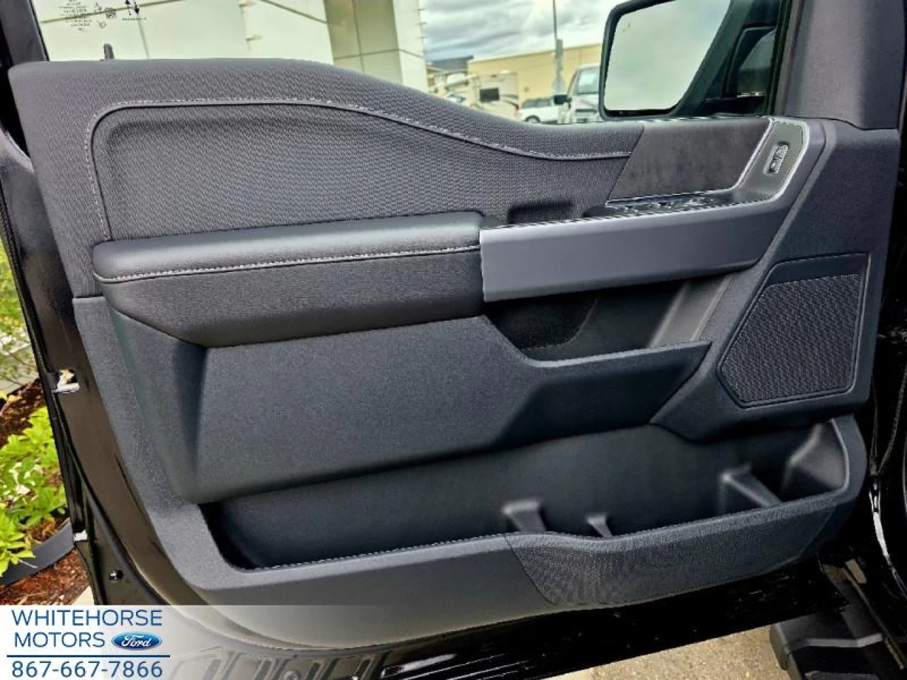 2025 Ford F-150 XLT Main Image