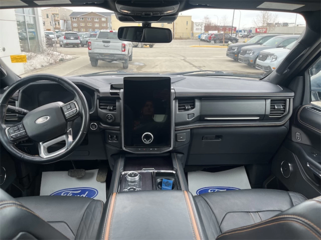 2022 Ford Expedition Max Platinum Main Image