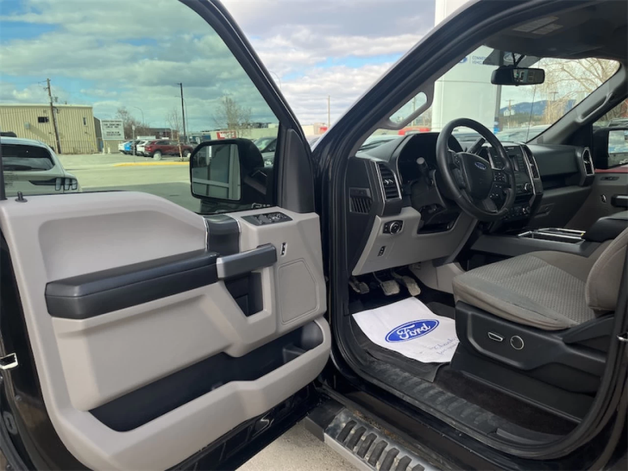2017 Ford F-150 XLT Image principale