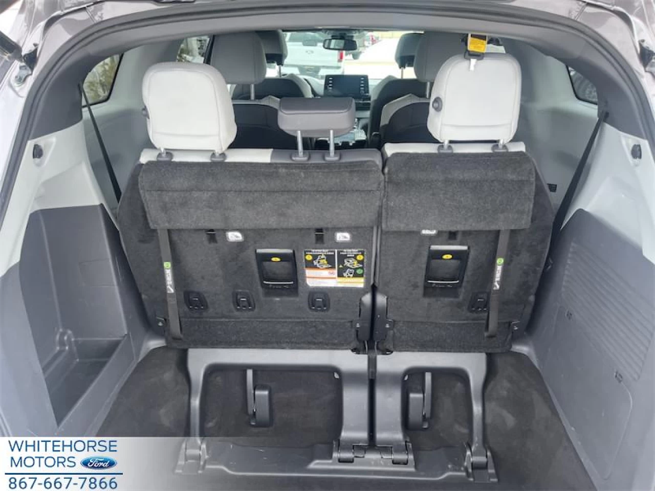 2021 Toyota Sienna LE 8-Passenger Main Image