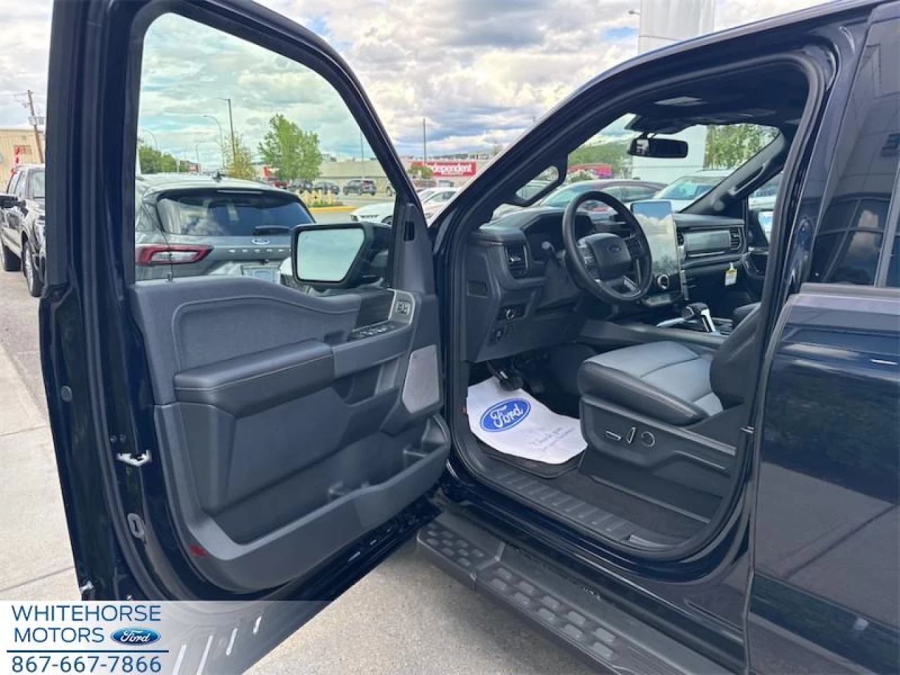 2025 Ford F-150 Lightning Lariat Main Image