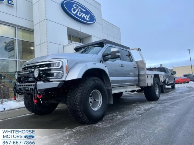 Ford F-350 Chassis Cab Lariat 2023