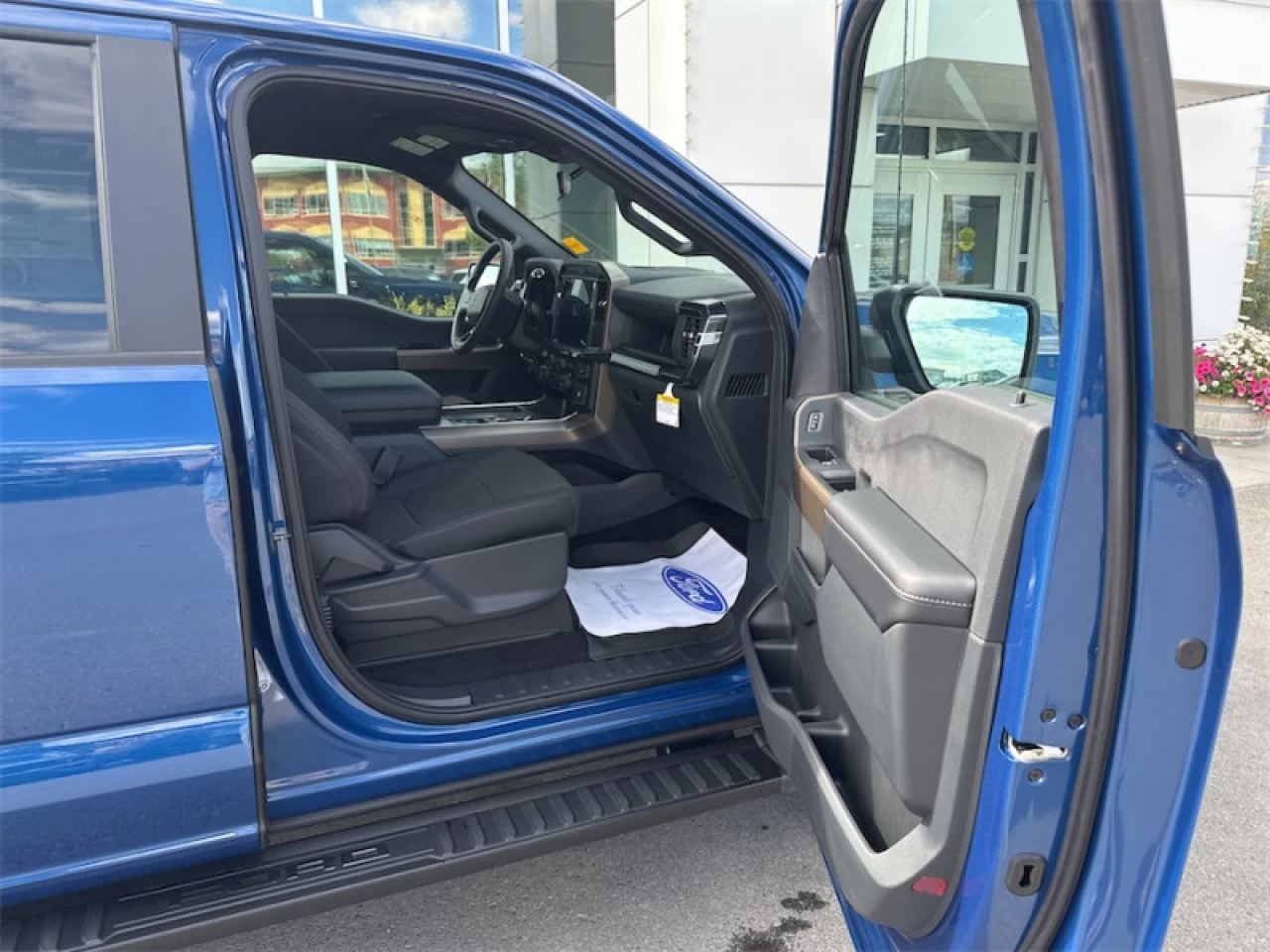 2025 Ford F-150 STX Main Image