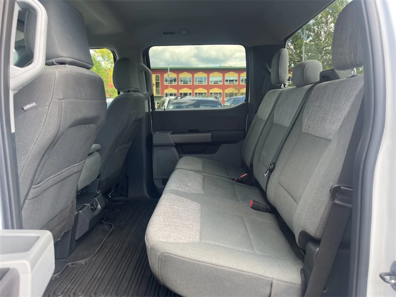 2023 Ford F-350 4X4-CREW CAB SRW XLT-176 WB Main Image