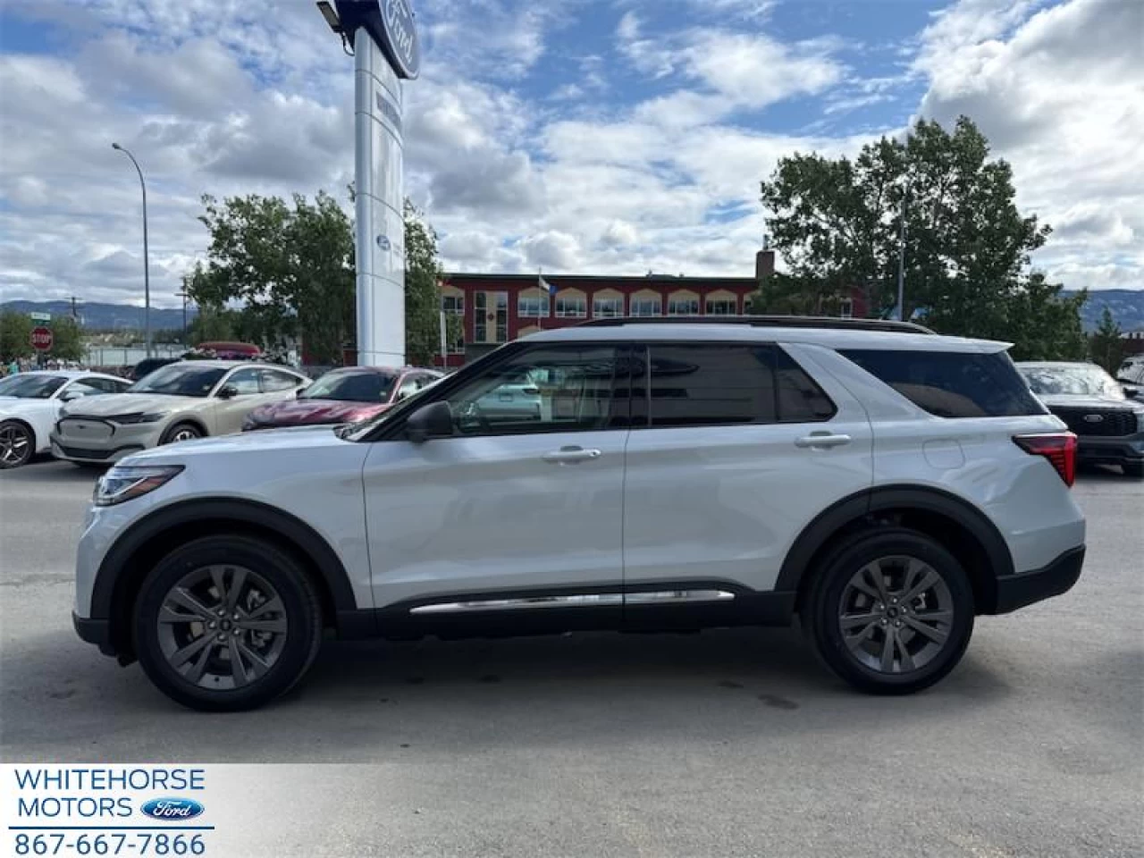 2025 Ford Explorer Active Main Image