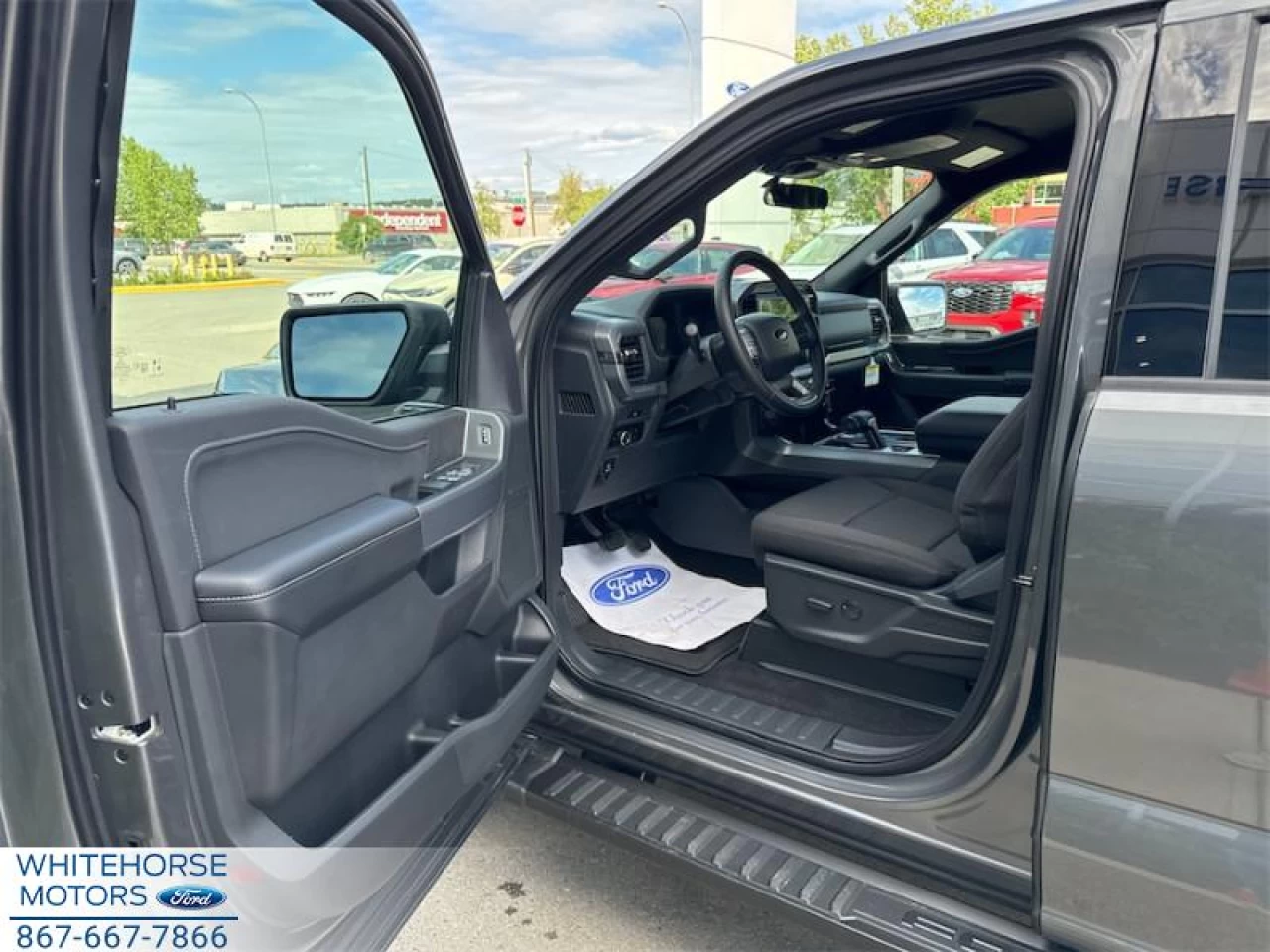 2025 Ford F-150 XLT Main Image