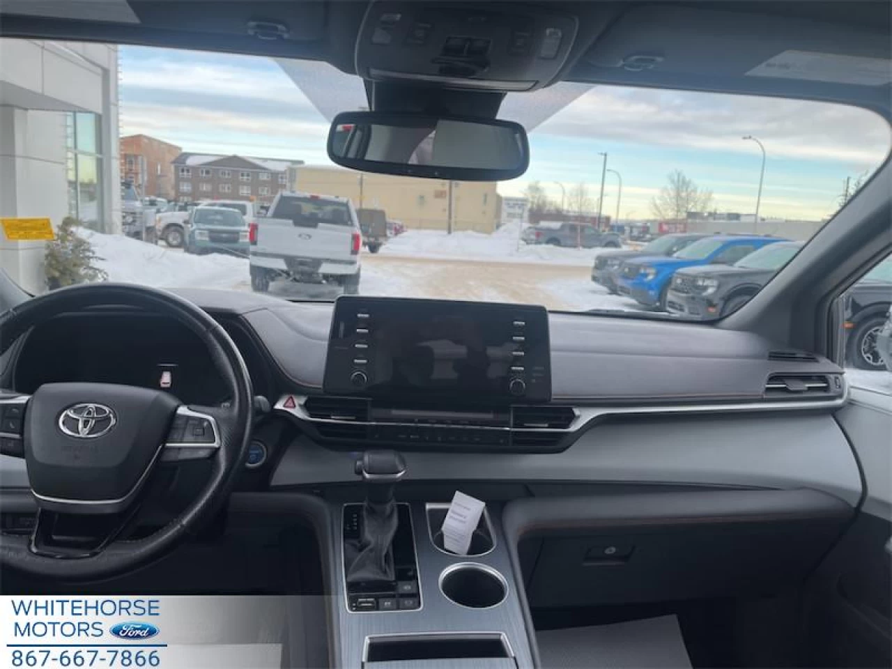 2021 Toyota Sienna LE 8-Passenger Main Image